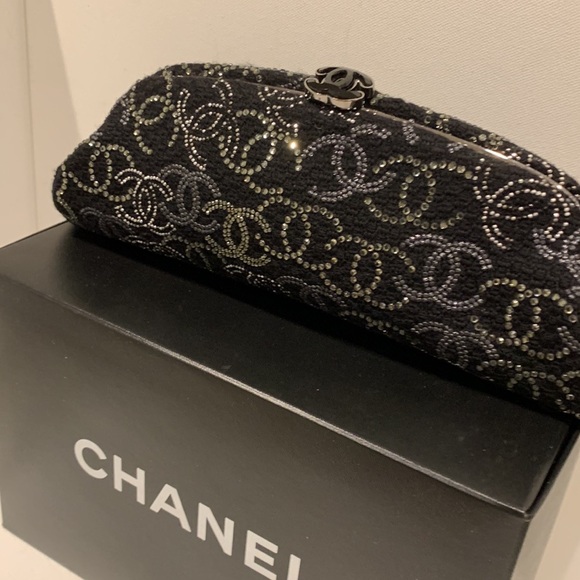 CHANEL Rare 🖤🤍Paris Shanghai Swarovski Studded Crystal Boucle Clutch CC Logo Bag - Picture 13 of 16